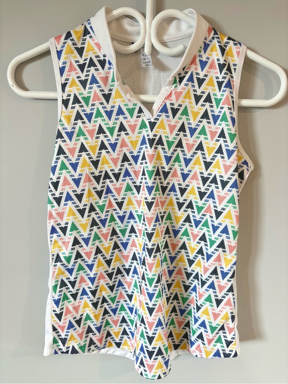 ADIDAS Sleeveless V-Neck Athletic Golf Top in Multicolor Chevron Print